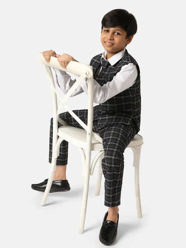Boys_Black_Checks_3_Piece_Set_With_Tie_Black