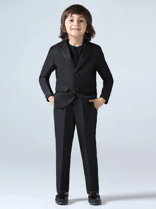Black_Notched_Lapel_Suit_Set