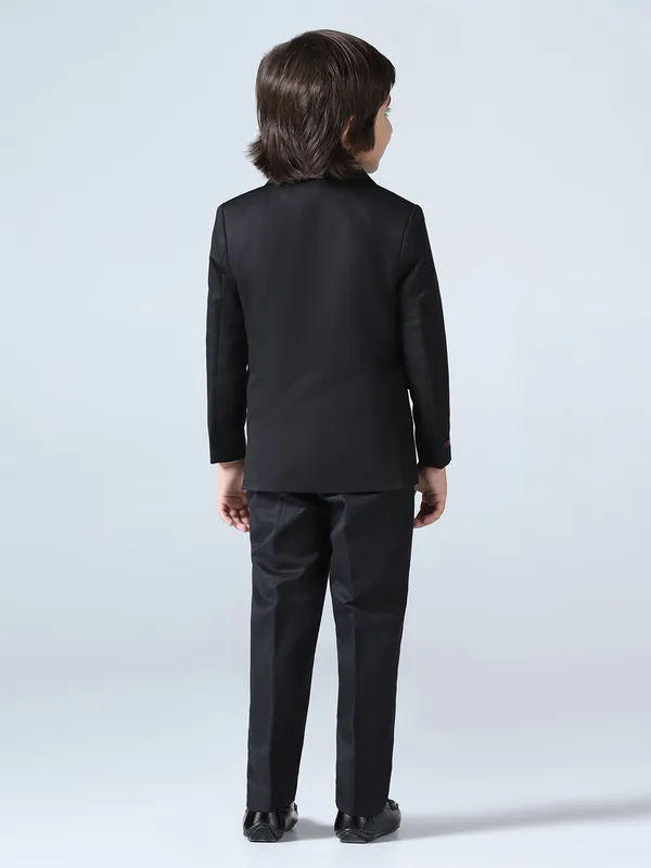 Black_Notched_Lapel_Suit_Set