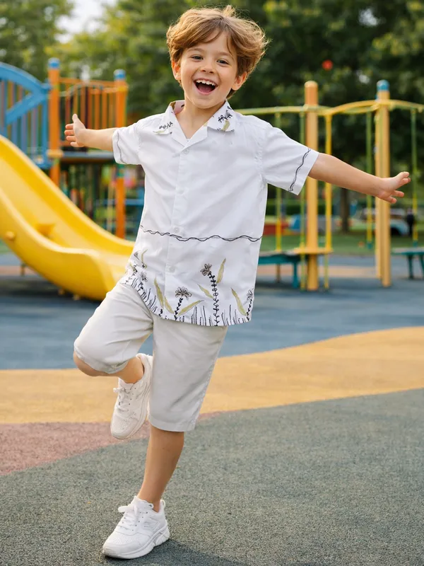 Boy_White_Printed_Shirt