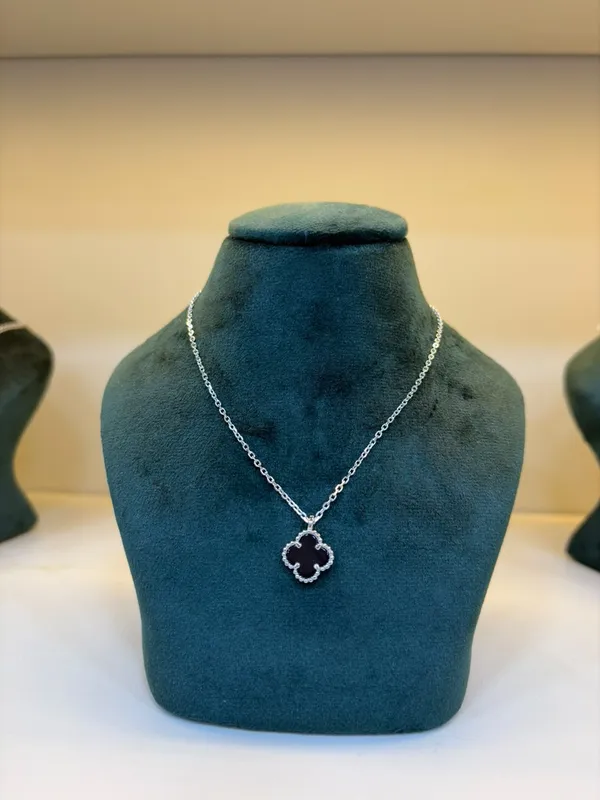 Silver_925_Sterling_Clover_Pendant_Necklace_For_Women