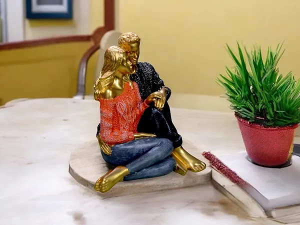 Couple_Figurine_Showpiece