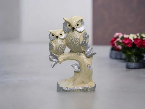Krishan_Rustic_Owl_Couple_Statue_on_Branch_-_Vintage_Silver_&_Cream_Forest_Animal_Decor_Decorative_Showpiece__-__22_cm_(Resin,_White)