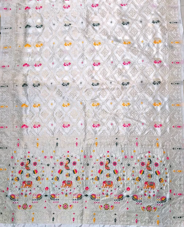 Elegant_Off_White_Dola_Silk_Saree_With_Peacock_Elephant_Woven_Border_Default_Title