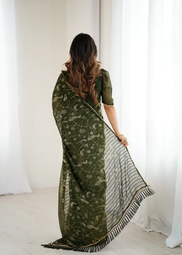 Georgette_Silk_Saree_with_Foil_Work,_Lace_&_Zalar_Lace_Detailing