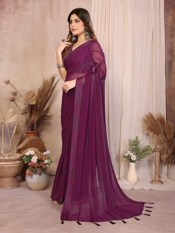 Kaju_Patta_Pattern_Georgette_Silk_Saree_with_Elegant_Border_&_Tassel_Detailing