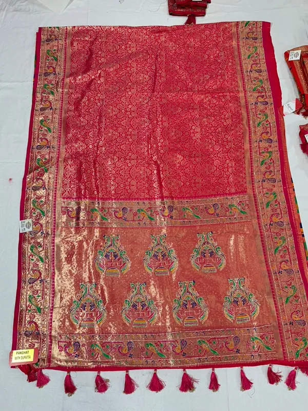 Red_Silk_Traditional_Saree_For_Women