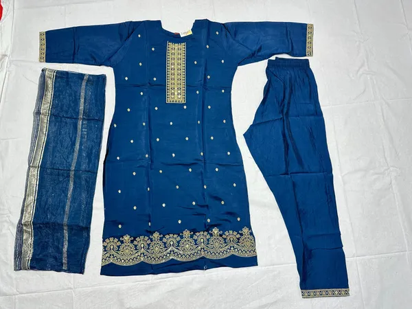 Blue_Roman_Silk_Embroidered_Kurta_Set_For_Women