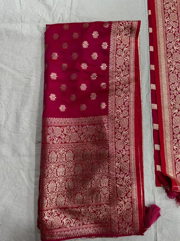 Magenta_Silk_Traditional_Saree_For_Women