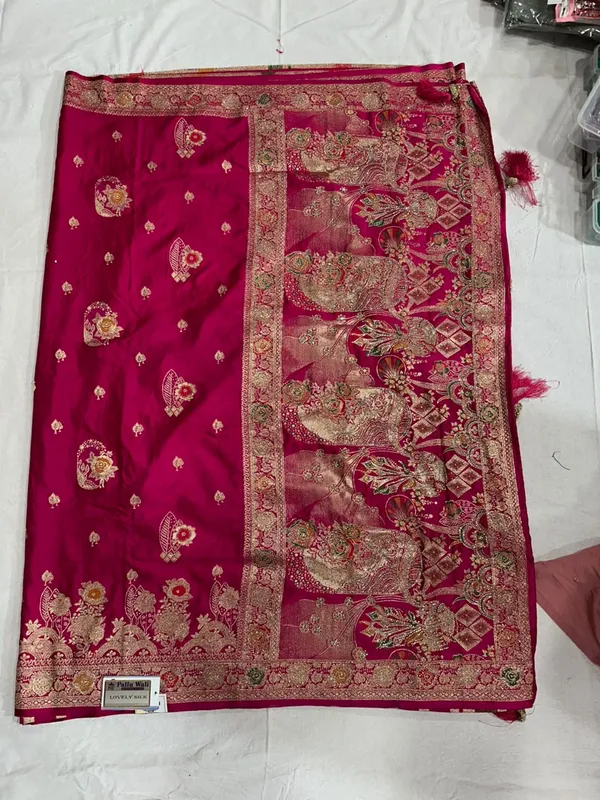 Magenta_Silk_Traditional_Saree_For_Women