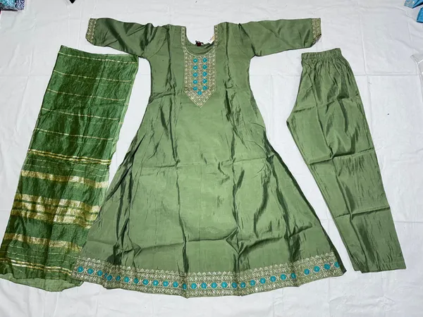 Green_Roman_Silk_Embroidered_Kurta_Set_For_Women
