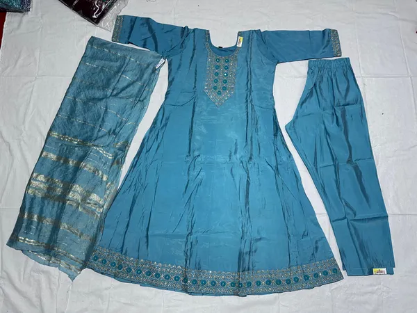 Blue_Roman_Silk_Embroidered_Kurta_Set_For_Women
