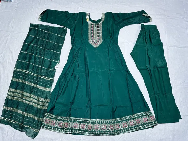 Green_Roman_Silk_Embroidered_Kurta_Set_For_Women