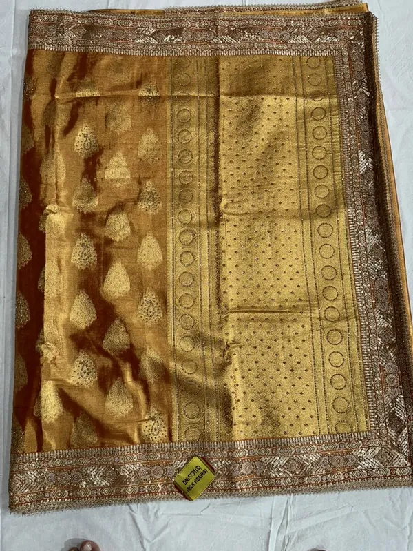 Gold_Silk_Traditional_Saree_For_Women