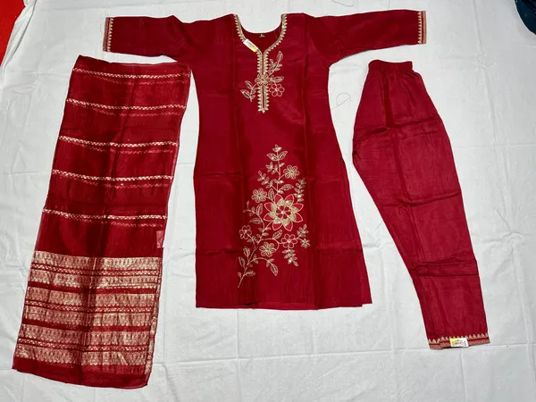 Red_Roman_Silk_Embroidered_Kurta_Set_For_Women