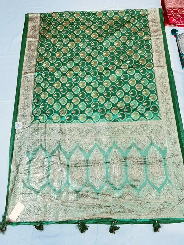 Green_Silk_Traditional_Saree_For_Women