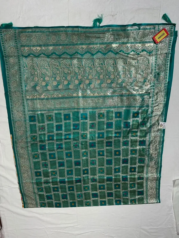 Green_Silk_Traditional_Saree_For_Women