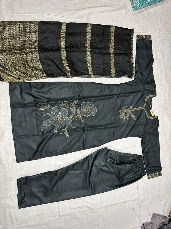 Black_Roman_Silk_Embroidered_Kurta_Set_For_Women