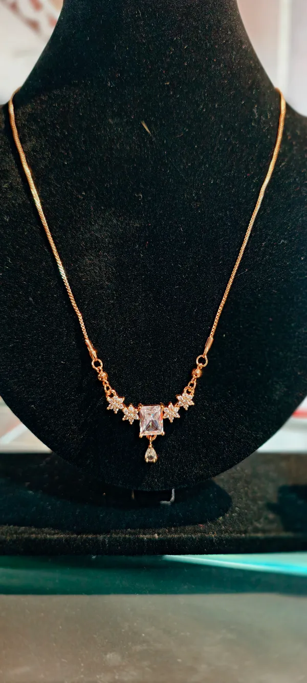 Gold_Alloy_Chain_For_Women