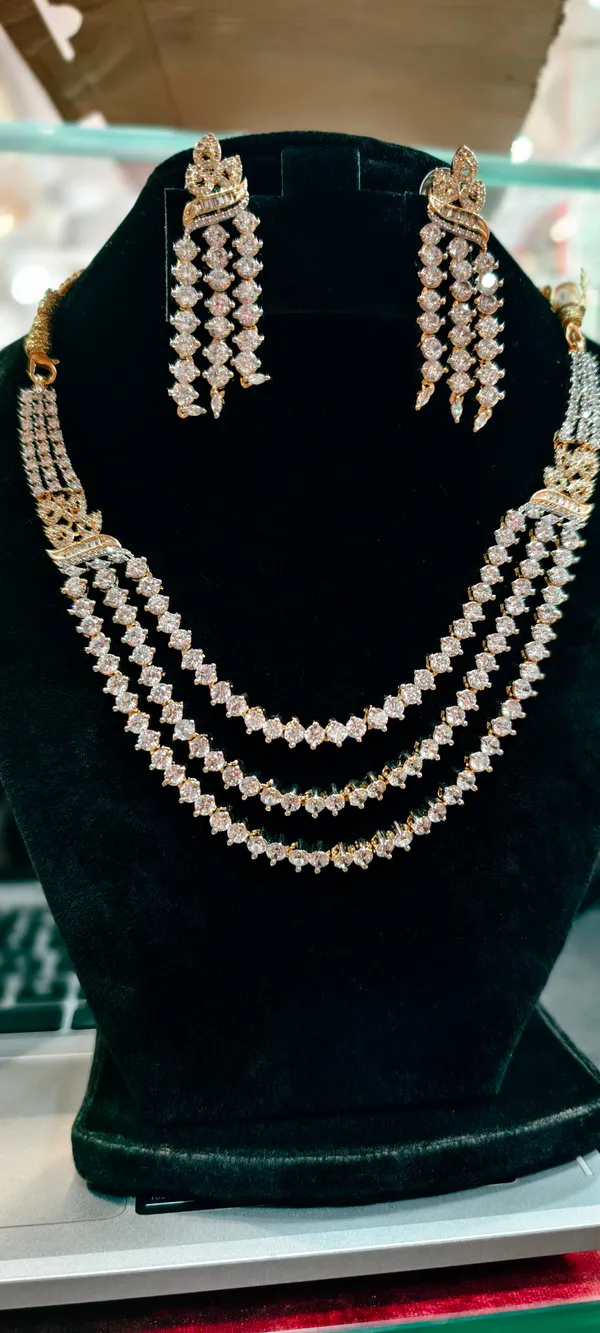 Gold_Alloy_Necklace_For_Women