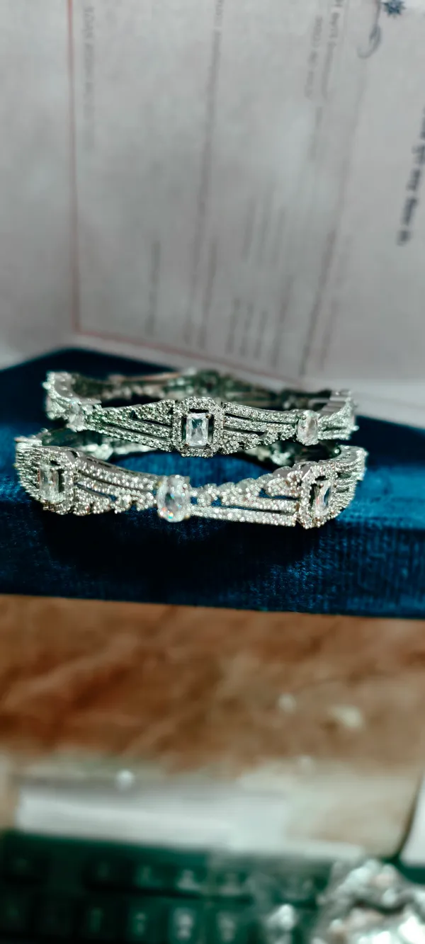 Silver_Alloy_Bangle_For_Women
