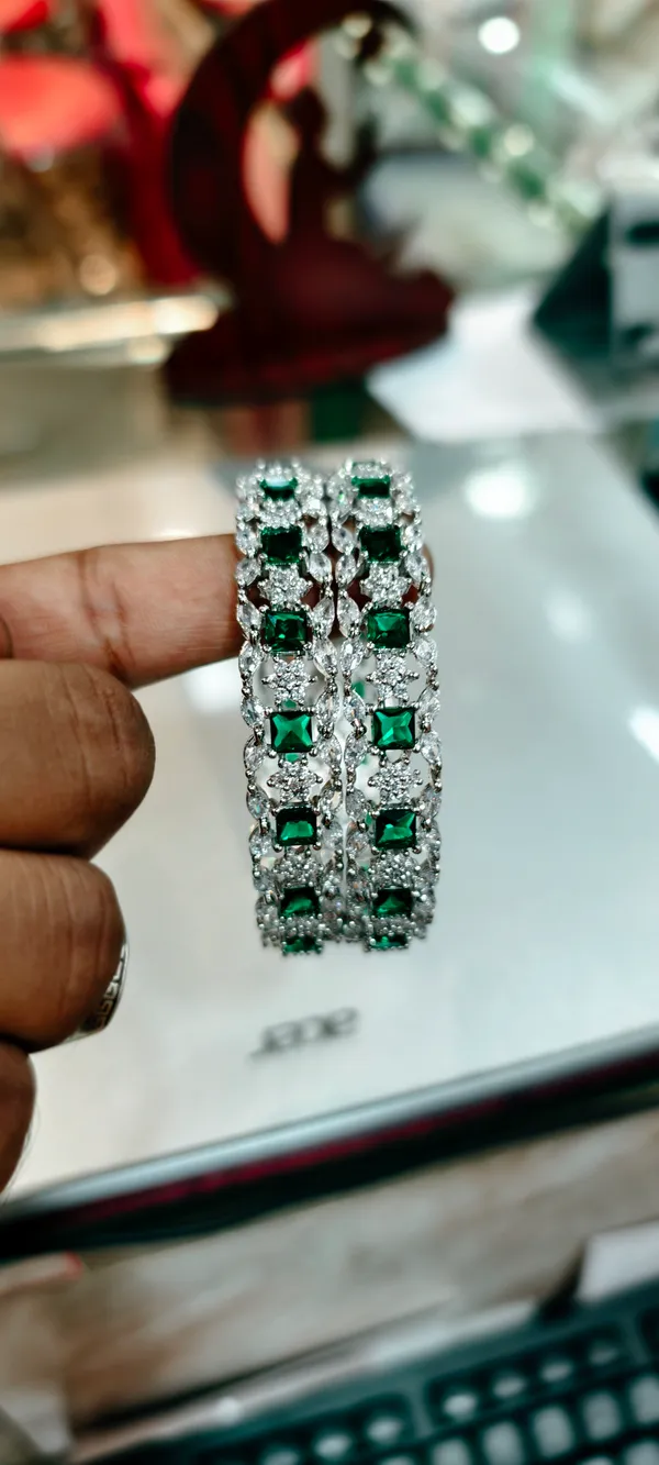 Silver_Alloy_Bangle_For_Women