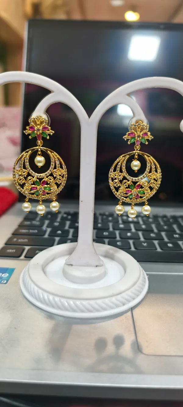 Gold_Alloy_Earring_For_Women