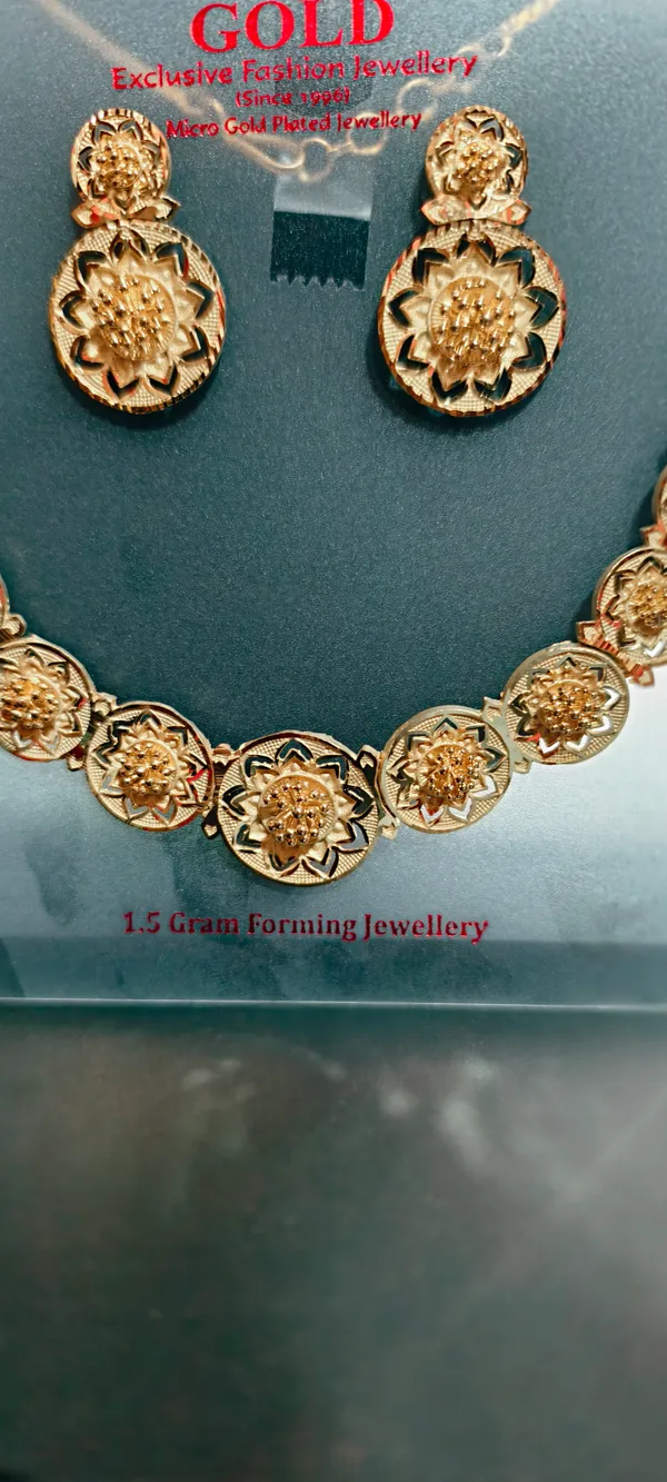 Gold_Alloy_Necklace_For_Women