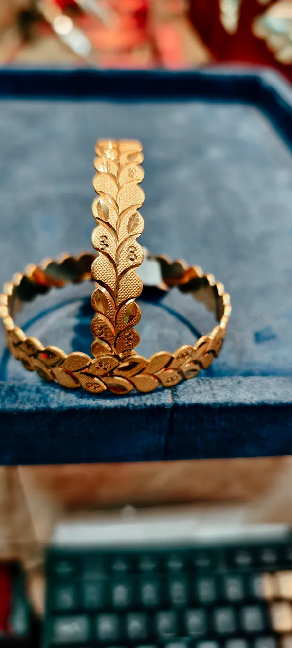 Gold_Alloy_Bangle_For_Women