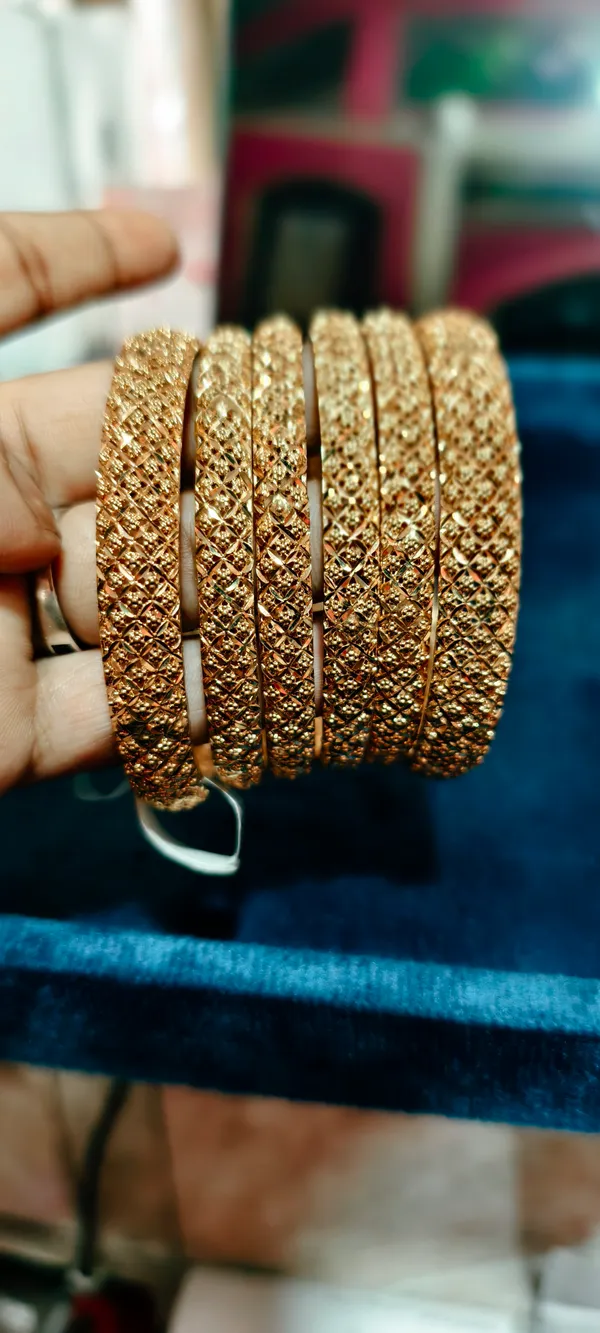Gold_Alloy_Bangle_For_Women