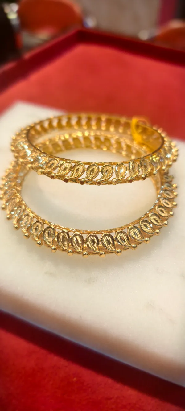Gold_Alloy_Bangle_For_Women
