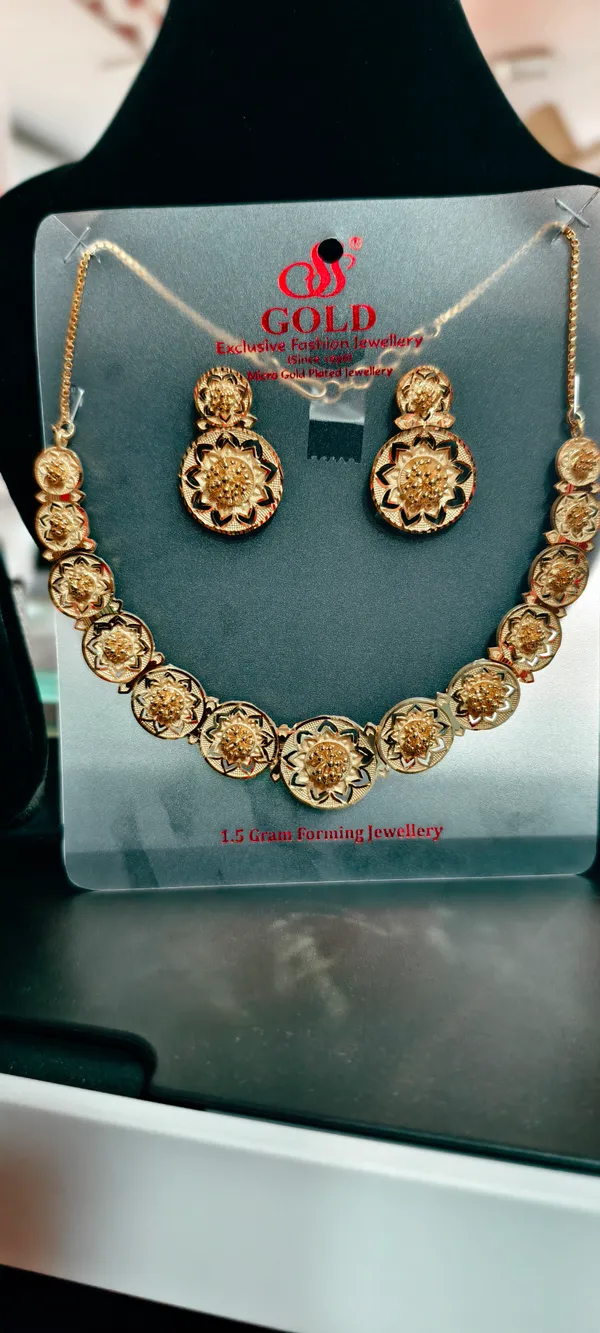 Gold_Alloy_Necklace_For_Women