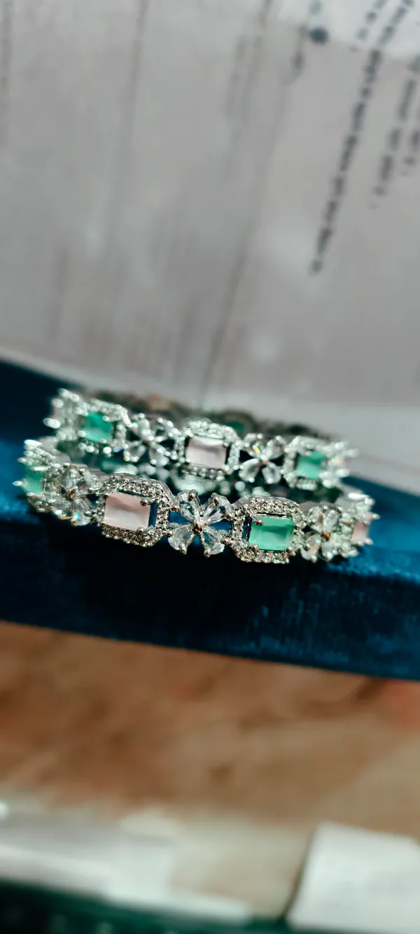 Silver_Alloy_Bangle_For_Women