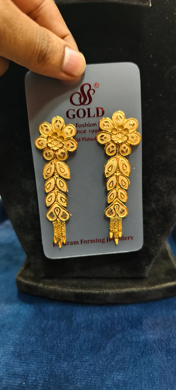 Gold_Alloy_Earring_For_Women