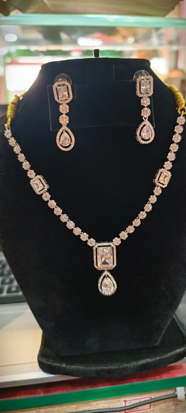 Silver_Alloy_Necklace_For_Women