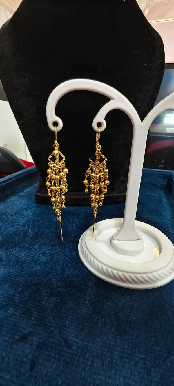 Gold_Alloy_Earring_For_Women