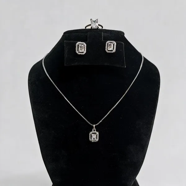 Silver_Alloy_Chain_Pendent_For_Women