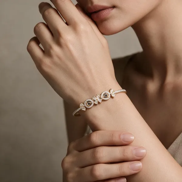 Gold_Alloy_Bracelet_For_Women