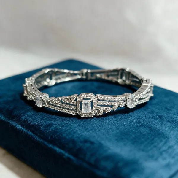 Silver_Alloy_Bangle_For_Women