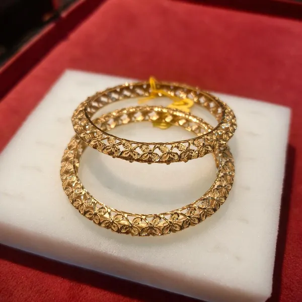Gold_Alloy_Bangle_For_Women