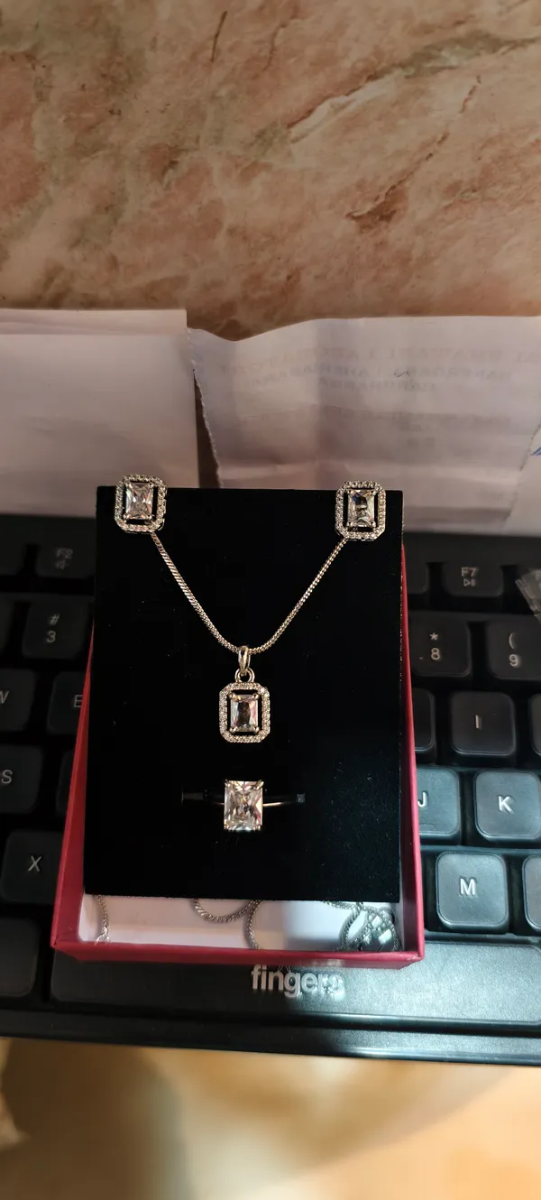 Silver_Alloy_Chain_Pendent_For_Women