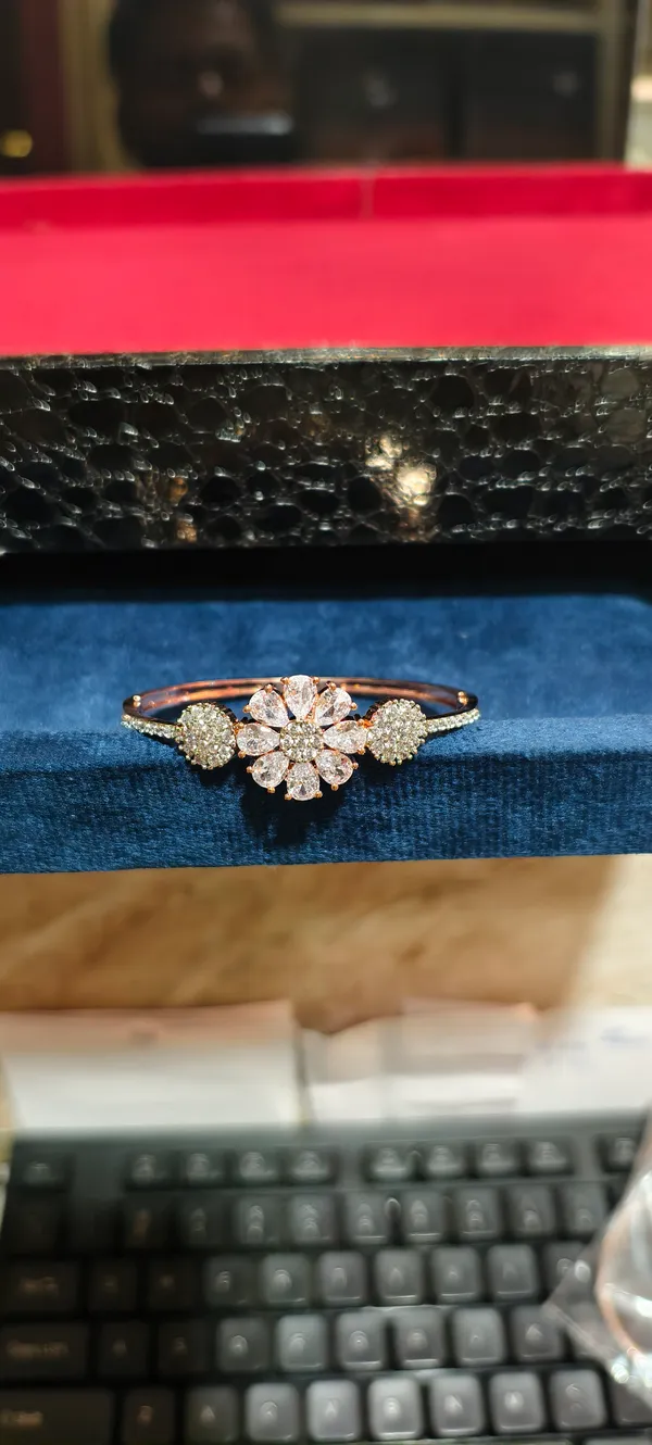 Rose_Gold_Alloy_Bracelet_For_Women
