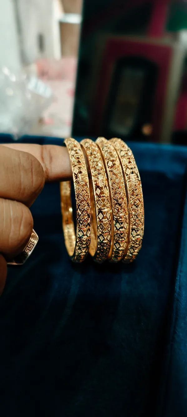 Gold_Alloy_Bangle_For_Women