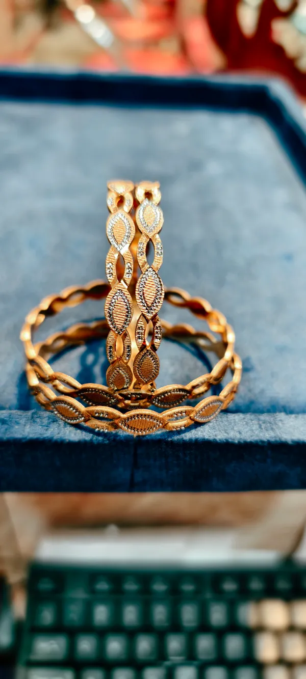 Gold_Alloy_Bangle_For_Women