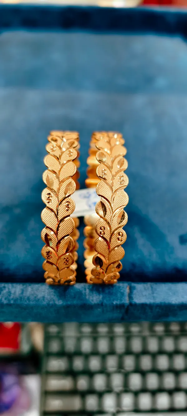 Gold_Alloy_Bangle_For_Women