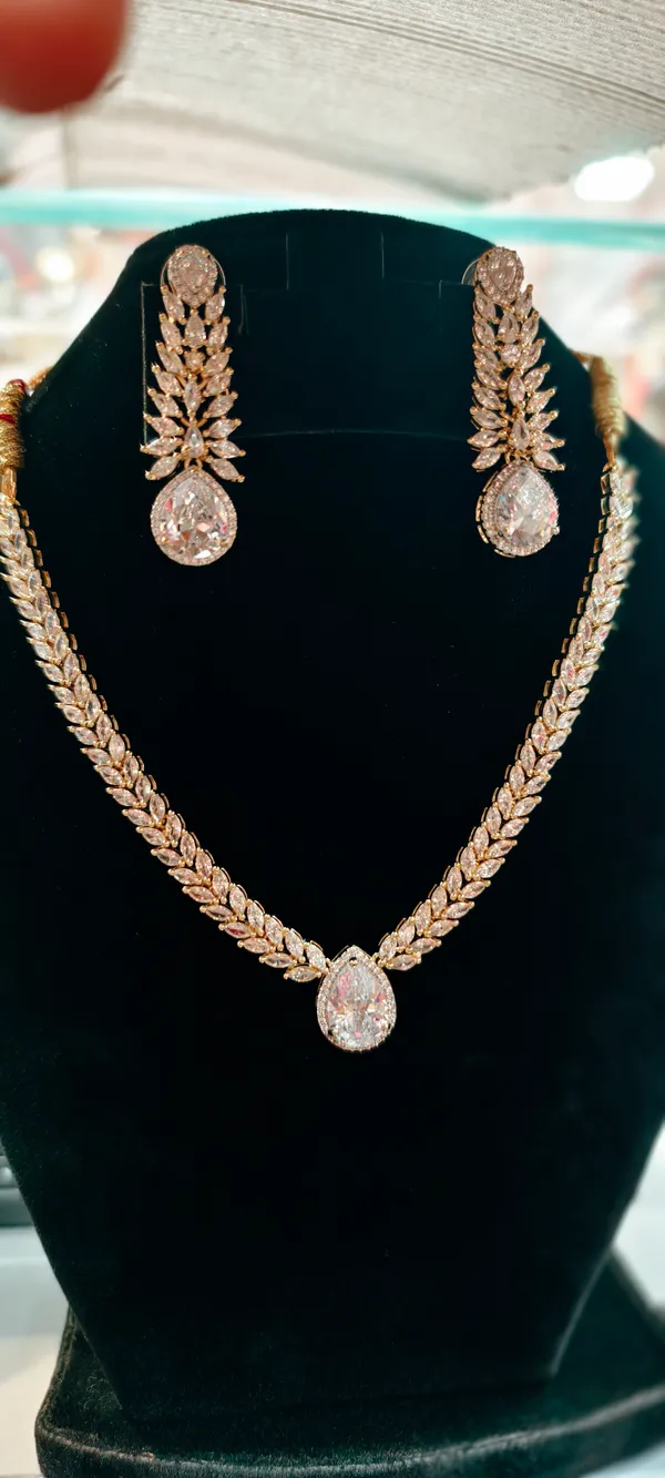 Gold_Alloy_Necklace_For_Women
