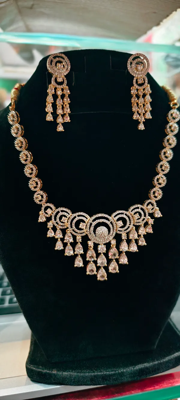 Gold_Alloy_Necklace_For_Women