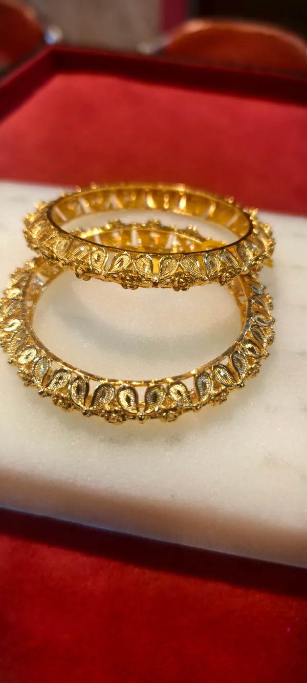 Gold_Alloy_Bangle_For_Women