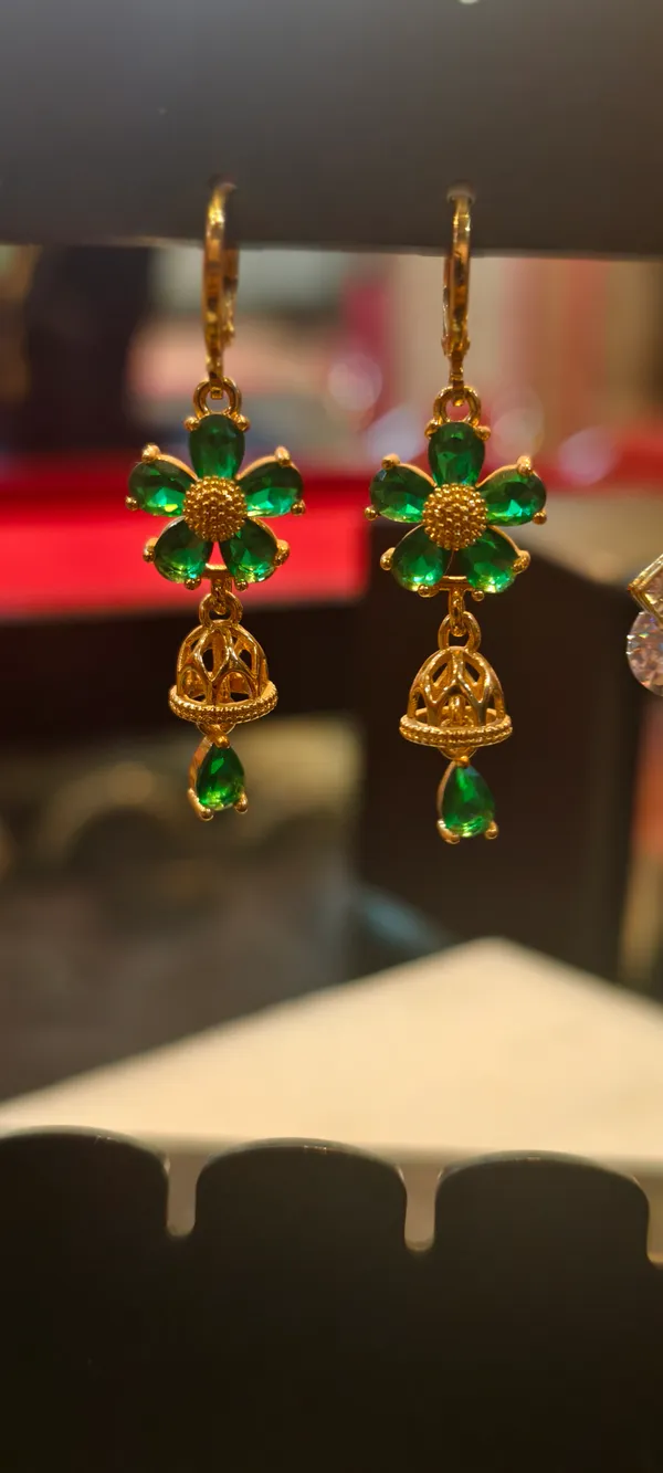 Gold_Alloy_Earring_For_Women