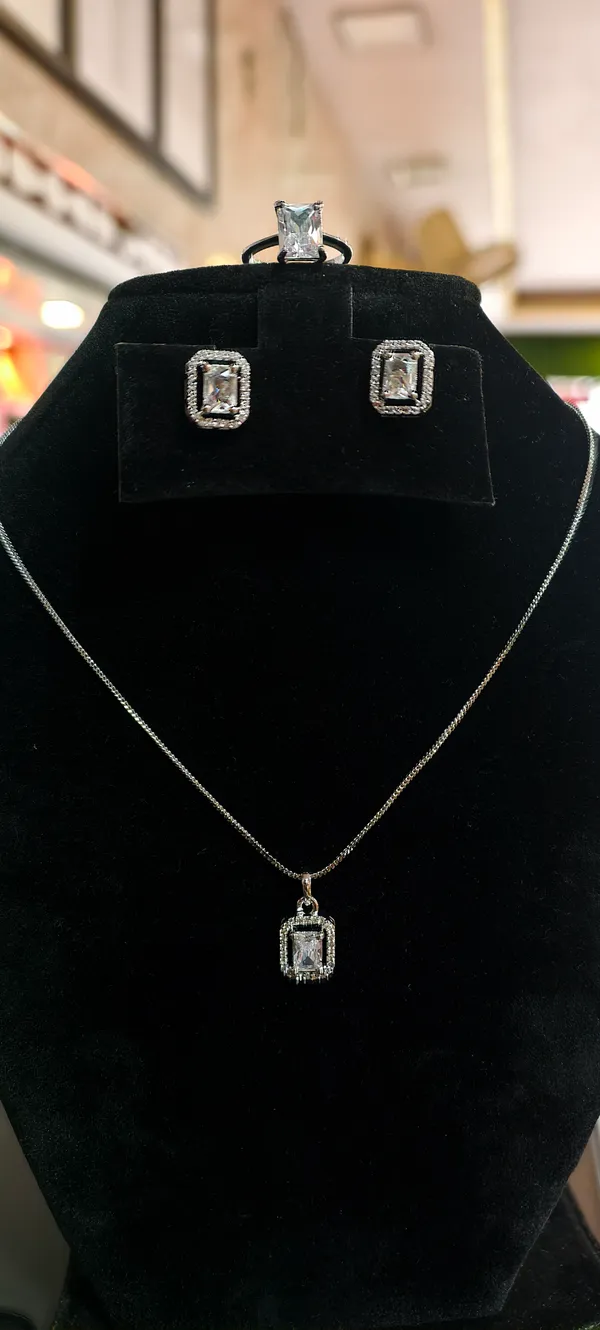 Silver_Alloy_Chain_Pendent_For_Women